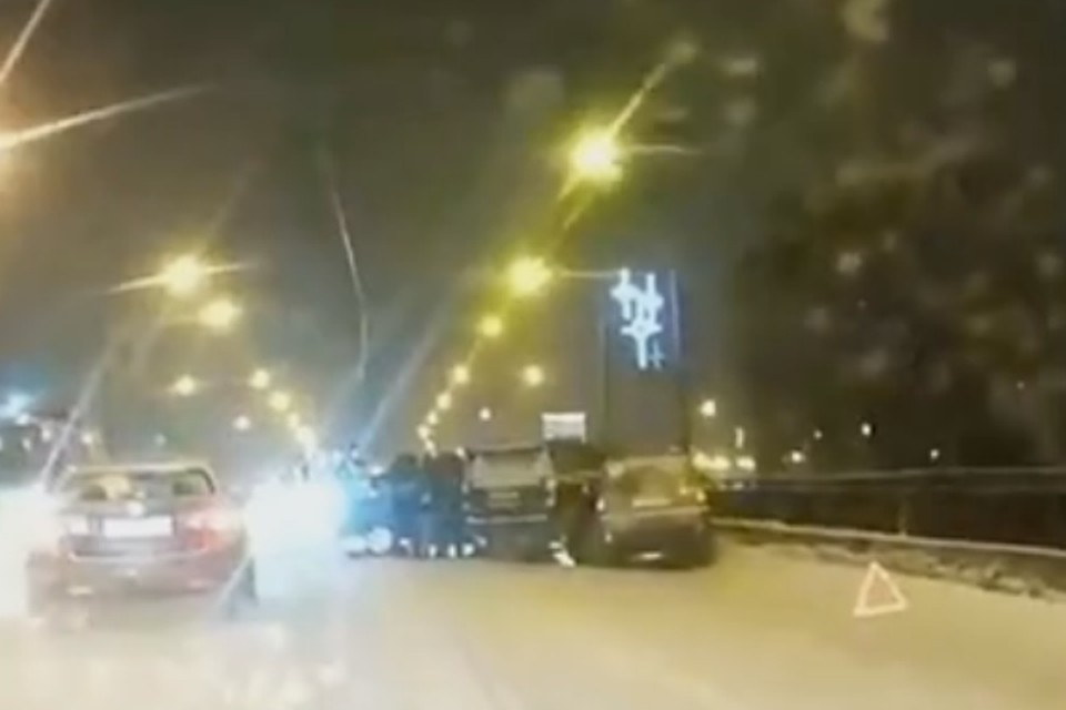 Предварительно, аварию спровоцировал водитель KIA Rio Кадр: "ДТП Новокузнецка" / "ВКонтакте"