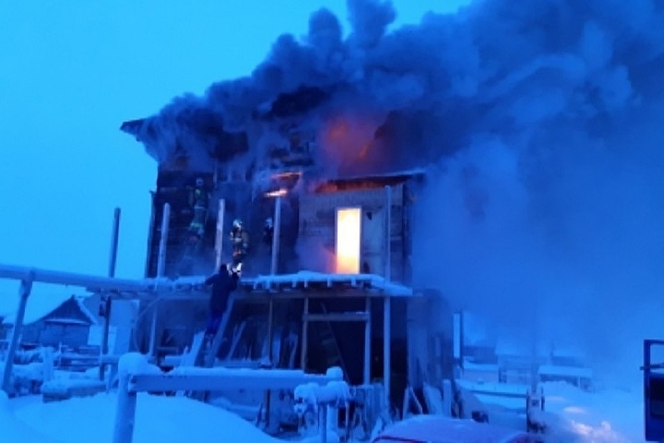 Пожаром в Салехарде, при котором погибла женщина, занялись следователи Фото: 89.mchs.gov.ru/