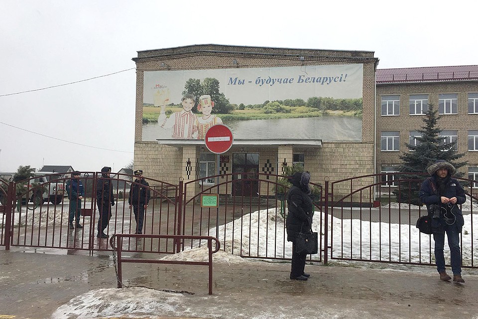 Школа, где недавно произошла трагедия с участием 15-летнего подростка, который в школе убил учительницу и старшеклассника