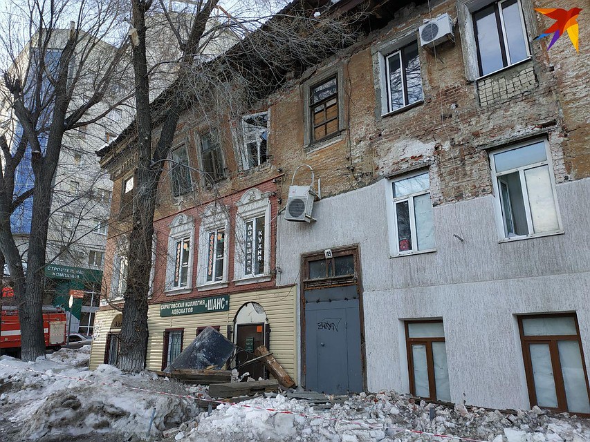 В Саратове обрушилась стена трехэтажного дома