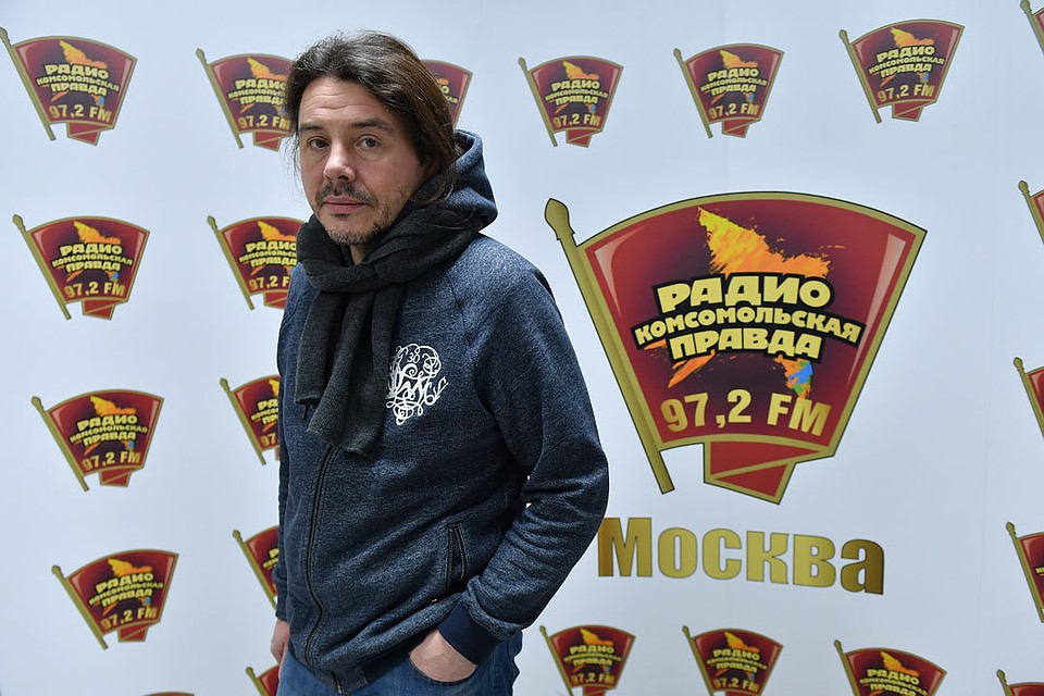 27 февраля в Кремлевском дворце в 19.00 состоится концерт легендарной рок-группы "Калинов мост", приуроченный к 55-летию лидера коллектива Дмитрия Ревякина.
