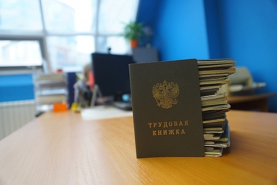 Сотрудницу полиции Улан-Удэ, которая пригласила на 23 февраля стриптизершу, уволили