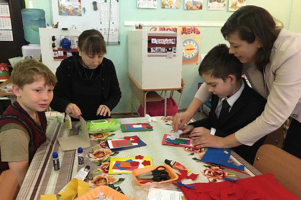 В ресурсном классе одновременно могут находиться от 3 до 8 детей с расстройством аутистического спектра. Фото предоставлено фондом "Живое дыхание"