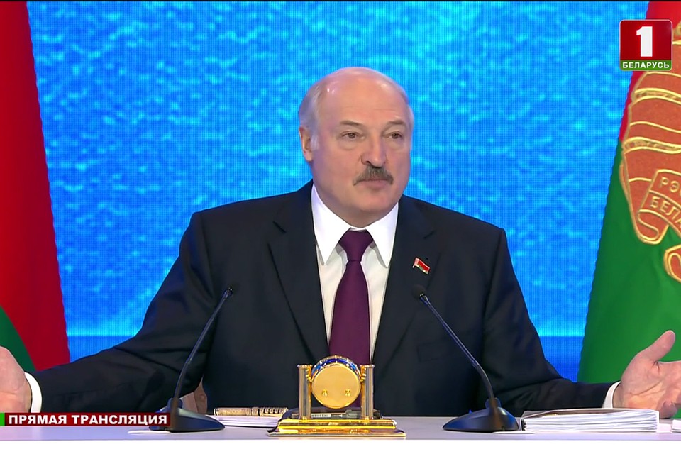 Александр Лукашенко проводит «Большой разговор» с представителями общественности и СМИ. Фото: кадр "Беларусь 1"