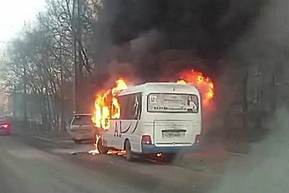 Пассажиры чудом не сгорели вместе с автобусом в Хабаровске