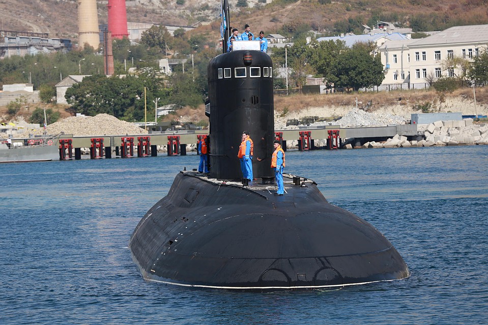 В состав ВМФ войдут две атомные и одна дизельная подводные лодки
