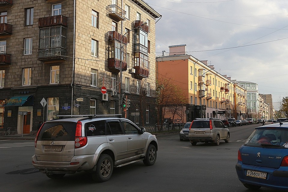 Администрация Красноярска призвала горожан помыть машины и подсказала автомойки со скидками