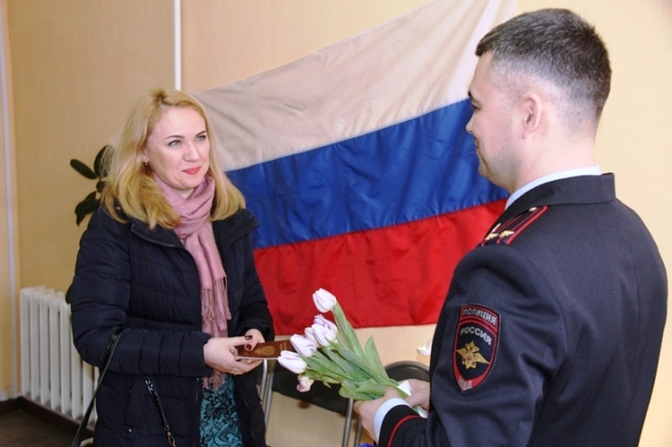 Курянки получили паспорта в праздничной обстановке