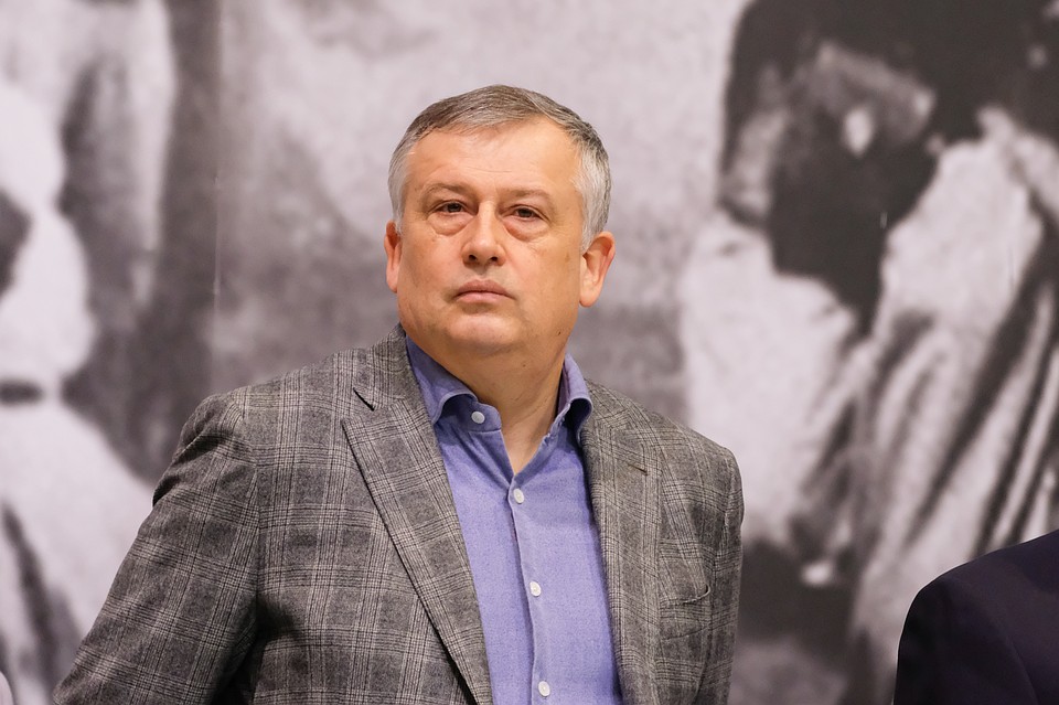 Александр Дрозденко поздравил женщин с 8 Марта