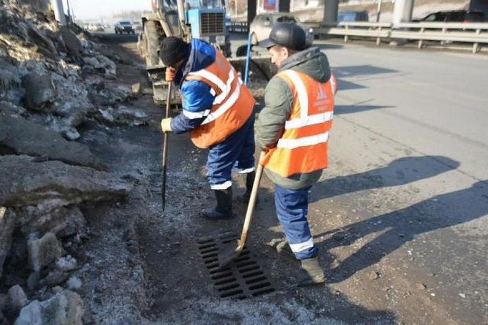 Власти Уфы начали очищать решетки ливневой канализации