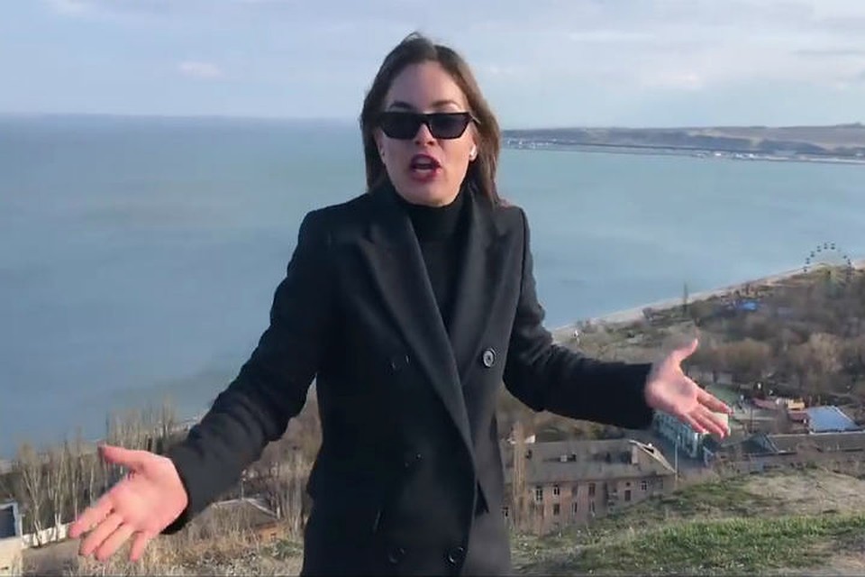 Олеся Медведева убедилась, что Крымский мост есть. Фото: скриншот с видео