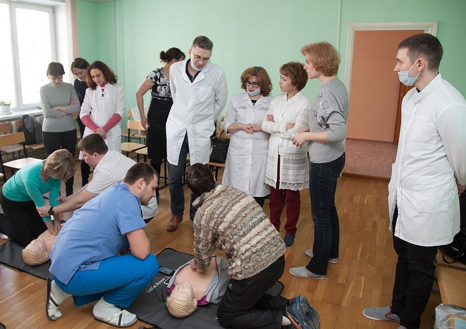 Тренинг по сердечно-легочной реанимации в Симуляционном центре Алтайского медуниверситета