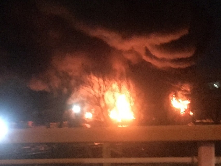 Во Фрунзенском районе Петербурга ночью сгорел склад