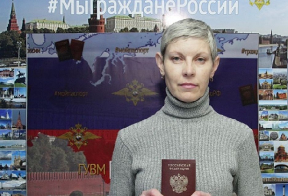 Паспорта вручили в торжественной обстановке. Фото: пресс-служба УМВД России по городу Севастополю