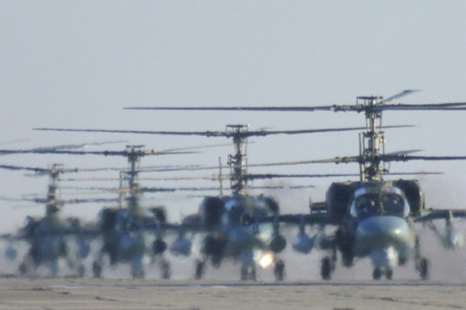 Военные на «Аллигаторах» перебрались на запасной аэродром в Хабаровском крае