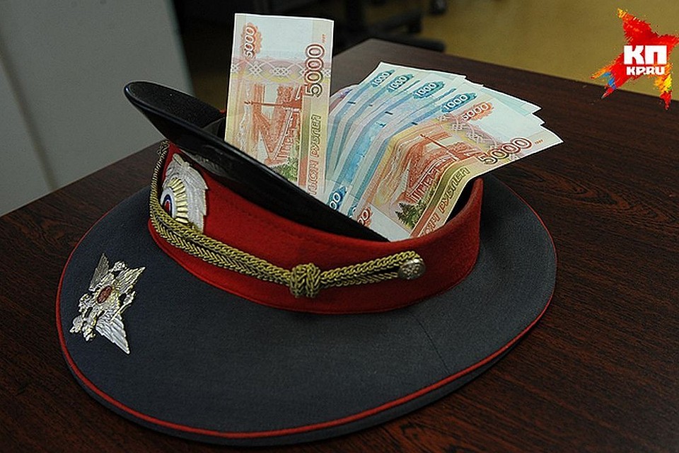 Майор лишился звания за дачу взятки сотруднику ФСБ.