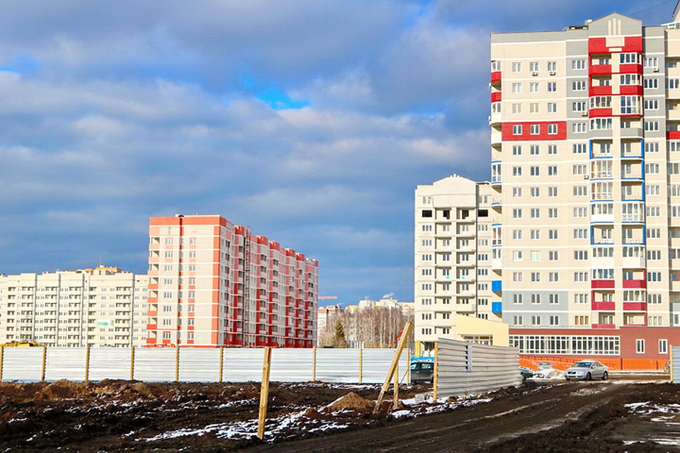 Самую большу школу в города, которая будет находиться на территории старого аэропорта, должны сдать летом следующего года.
