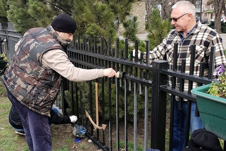 Маршрутчики теперь за хамство будут участвовать в субботниках\ФОТО: Александр Яменсков