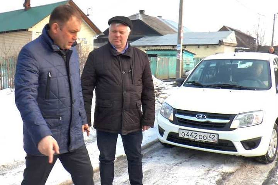 Илья Середюк пересадил чиновника с джипа на легковушку. Фото: Instagram Ильи Середюка.