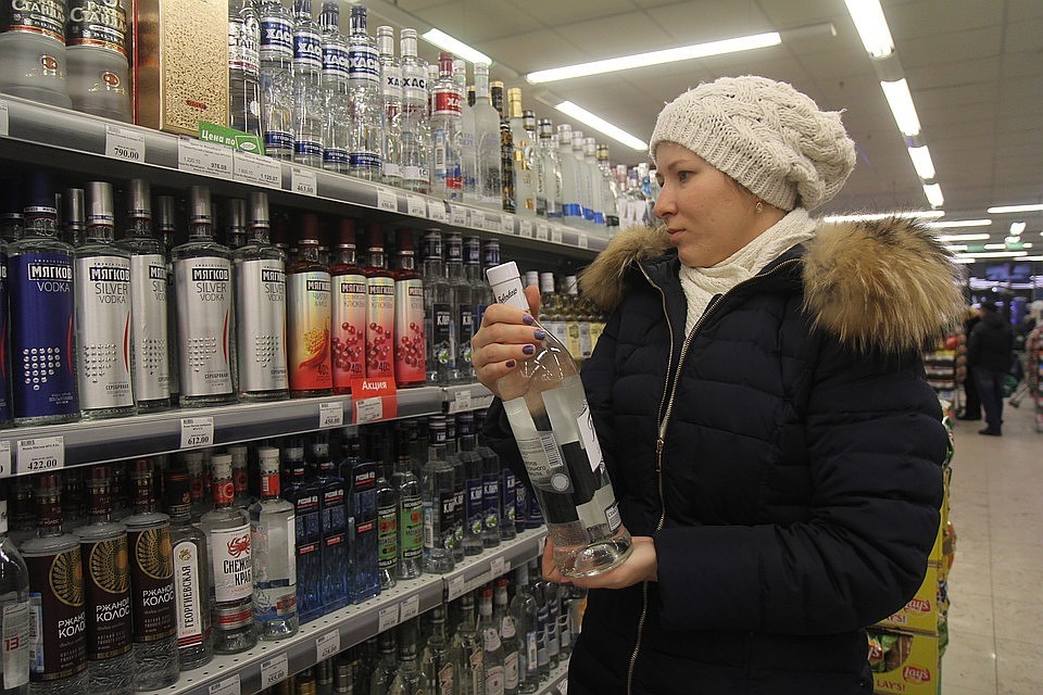 Эксперт: продажа крепкого алкоголя с 21 года положительно повлияют на демографию и безопасность