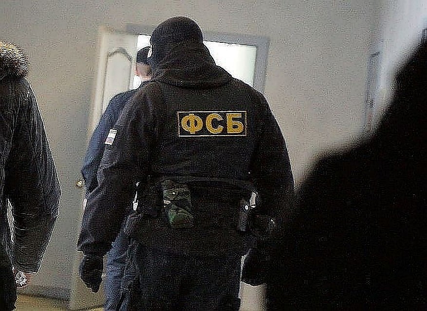 По данным следственной группы у подозреваемых изъята документация, носители информации, иные предметы, имеющие значение для расследования уголовного дела