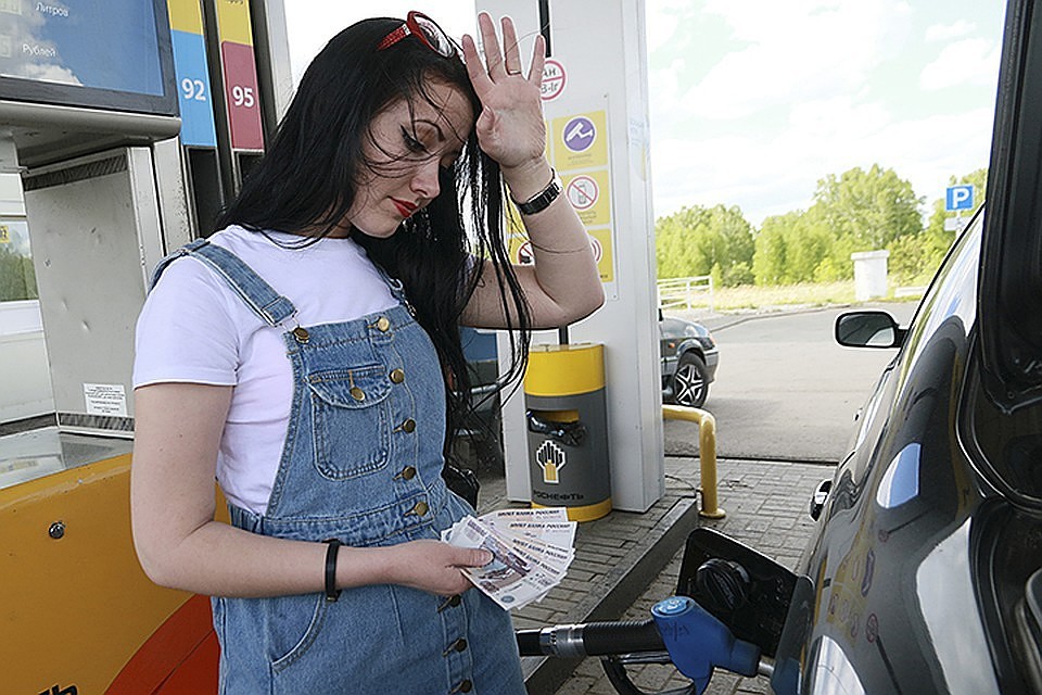 С конца декабря по середину марта, по оценке Росстата, несмотря на повышение НДС, бензин подорожал в среднем на 0,5%