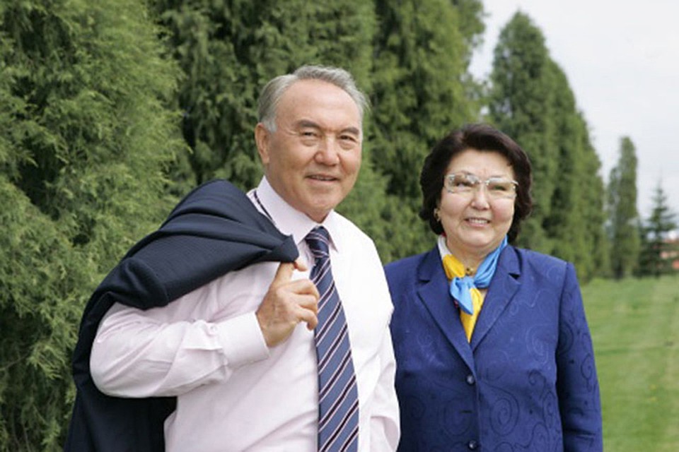 78-летний Нурсултан Назарбаев (на фото с супругой Сарой) на пенсию не собирается: после ухода с поста президента он остался председателем Совета безопасности. Фото: kun.uz