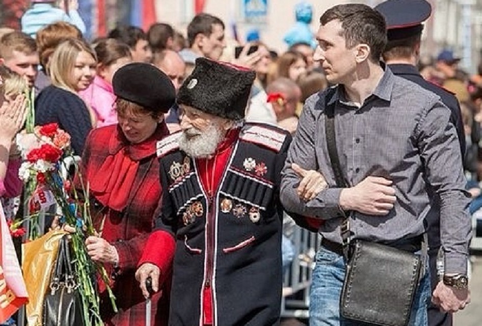 Алексей Харитонович даже в 90 с гаком орел степной, казак лихой! Фото из семейного архива героя публикации.