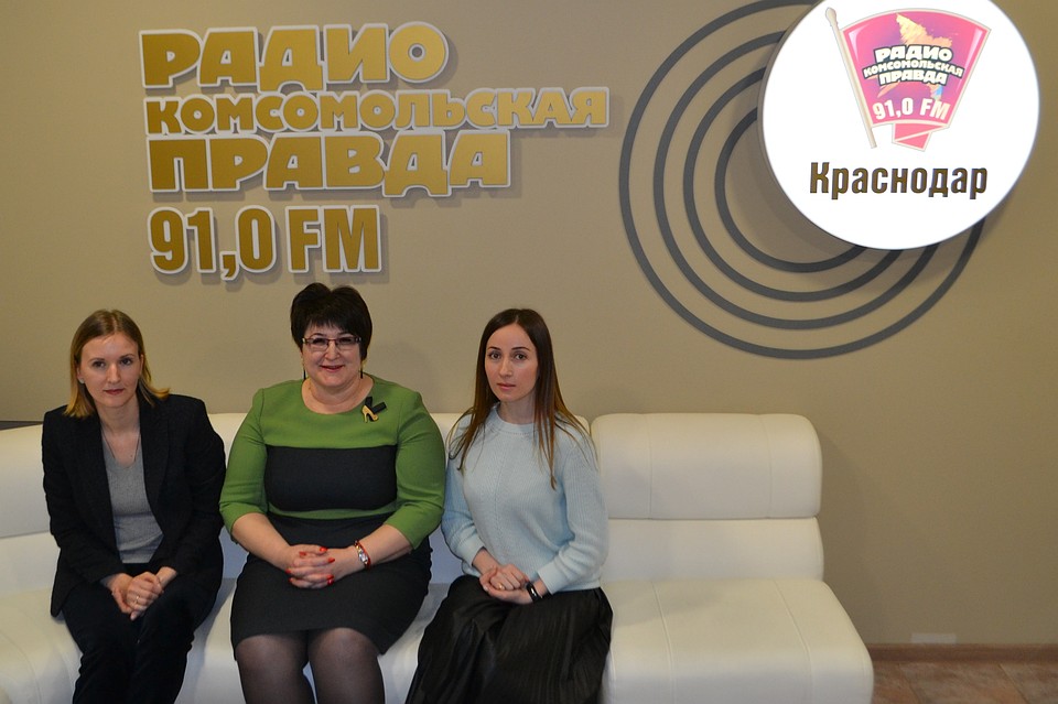 Любовь Нефедова слева, Марина Москалева в центре, Рита Хатхе справа