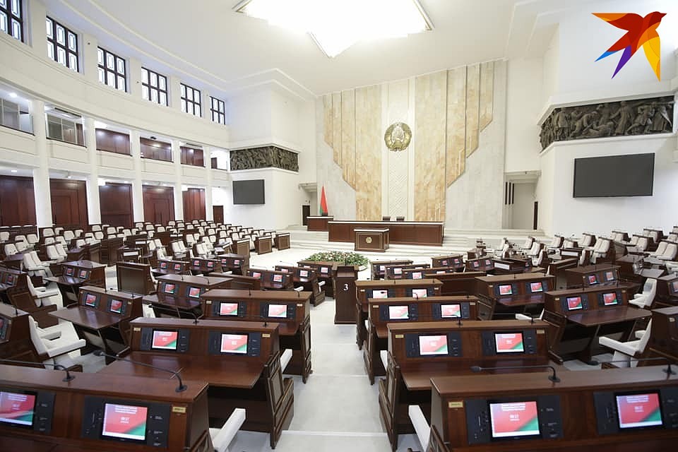 Зал для депутатов отремонтировали впервые за 30 лет.