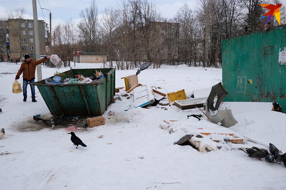 Фото-факт: мусорка на улице Металлургов в Орле «зимой и летом – одним цветом»