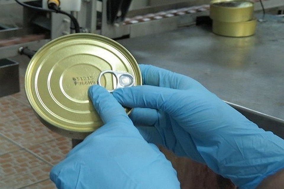 Петербургские мошенники "нагрели" поставщиков консервов на 67 миллионов рублей.