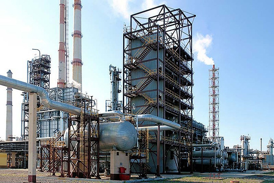 На «Нафтане» рабочий упал с 30-метровой высоты и разбился насмерть. Фото: newsby.org.