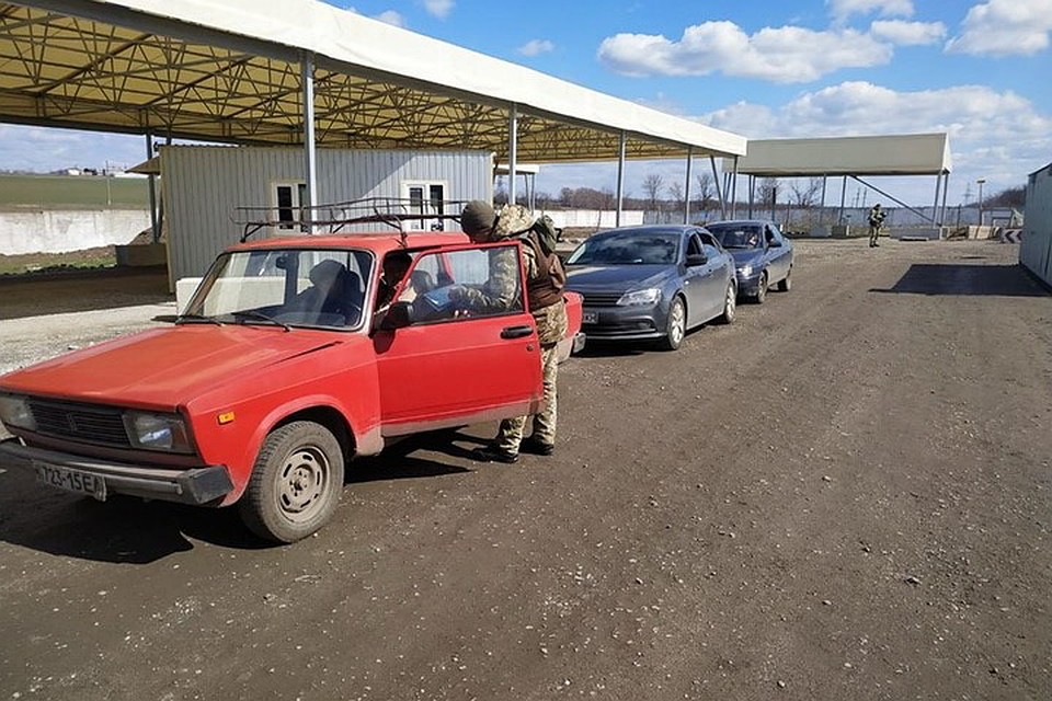 В КПВВ «Гнутово» уже смонтированы новые модули для проведения паспортного и фискального контроля. Фото: facebook.com/pressjfo.news