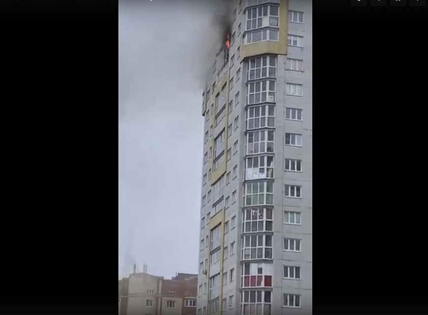 В Омске сгорела квартире в 16-этажке на Московке