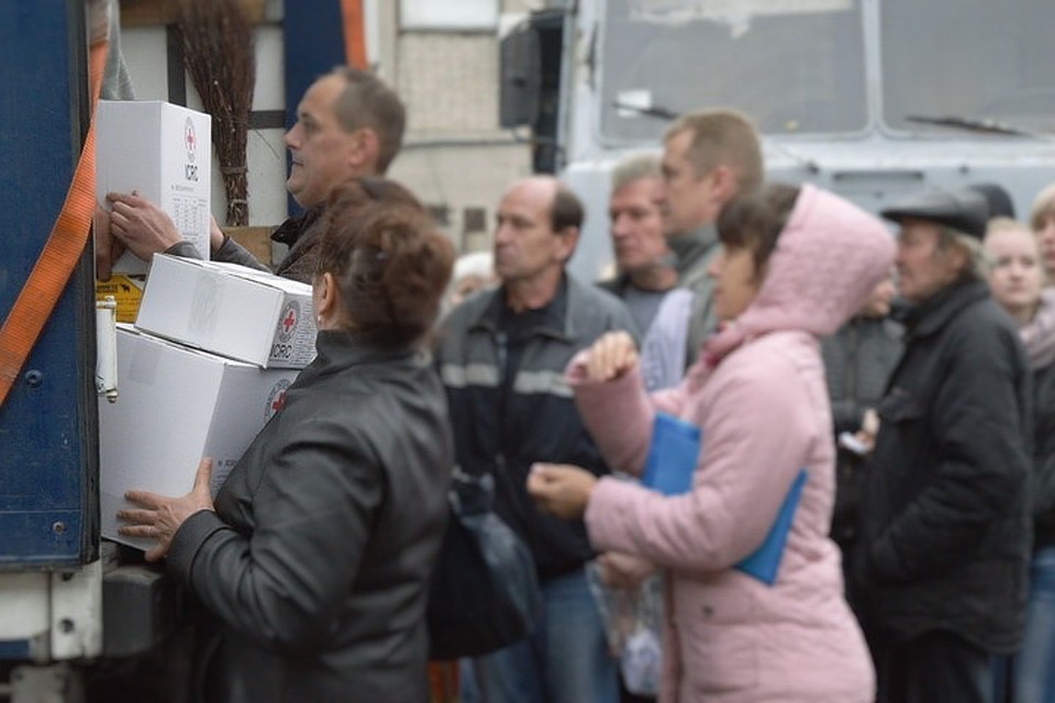 Красный Крест регулярно привозит в Донбасс продуктовые наборы для жителей прифронтовых районов. Фото: vk.com/icrc_donbass
