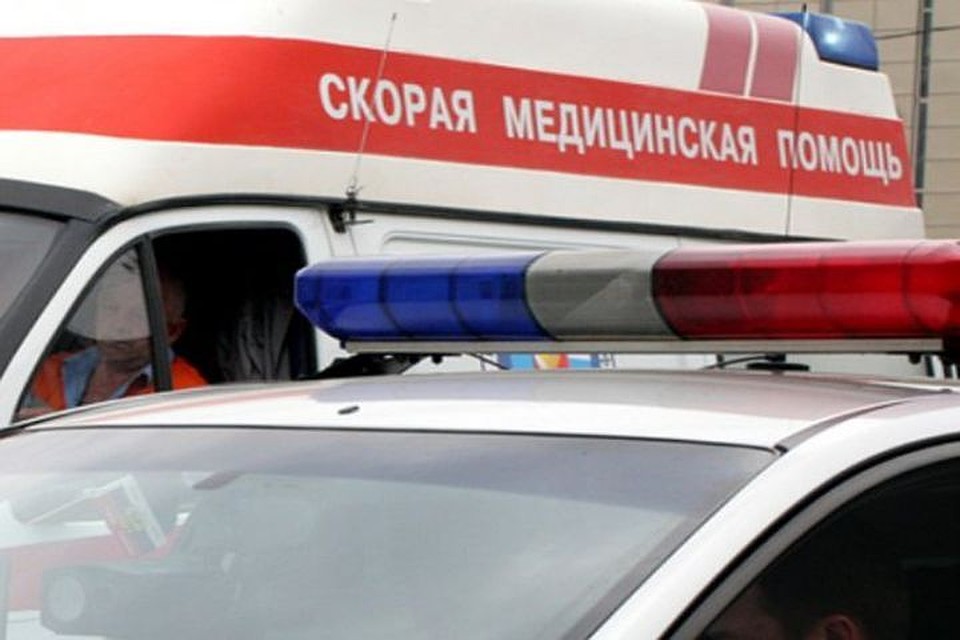 На место аварии вызывали медиков и полицию.