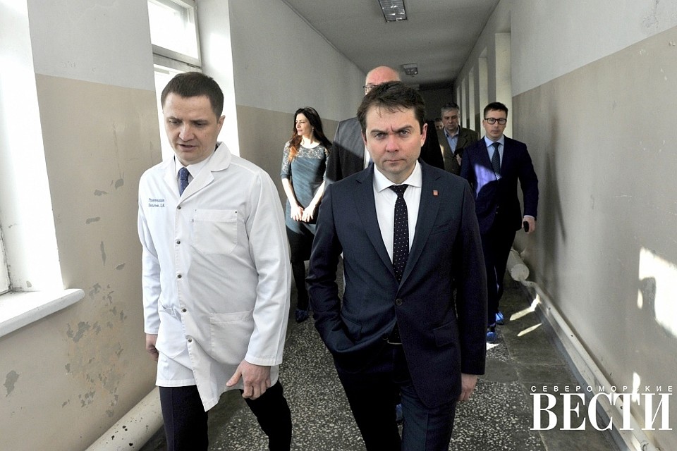 Несмотря на то, что Дмитрий Панычев стал вторым "своим" человеком в команде Андрея Чибиса, спрашивать с него врио губернатора намерен по-полной. Фото: Североморские вести