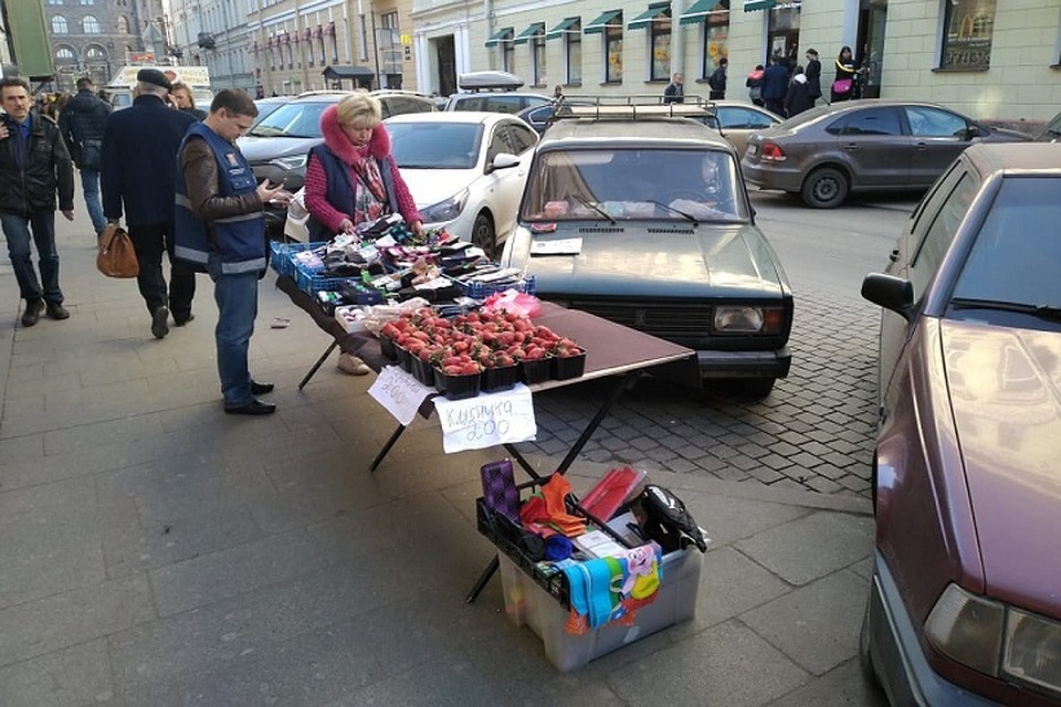 Из центра Петербурга убрали незаконные торговые лотки. Фото: Пресс-служба Комитета по контролю за имуществом СПб.