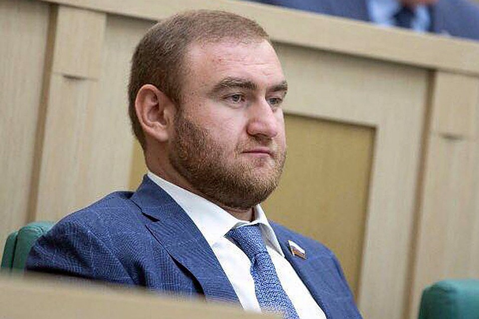 Временно отстраненный от должности сенатор Рауф Арашуков