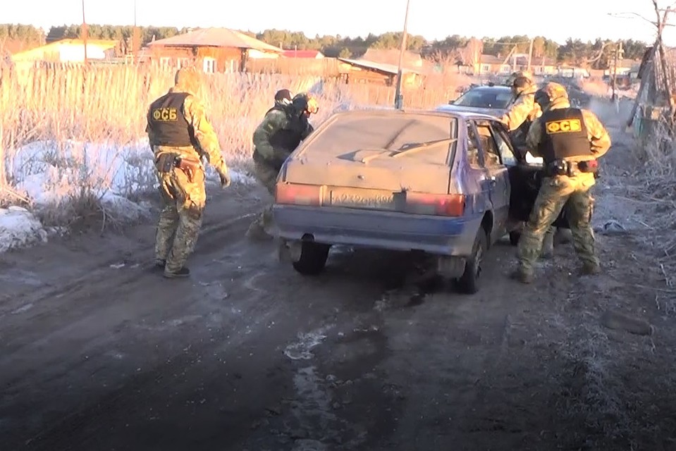 На подозреваемых возбудили дела по двум статьям. Фото: УФСБ России по Челябинской области.