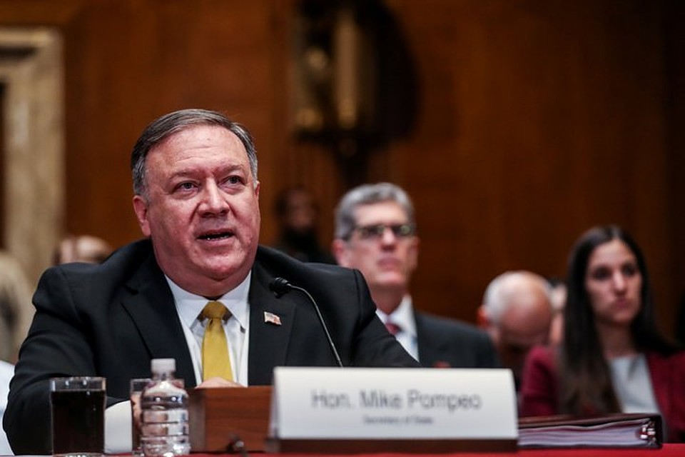 Госсекретарь США Майкл Помпео на слушаниях в Сенате