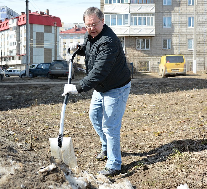 Мэр неоднократно выходил на субботник