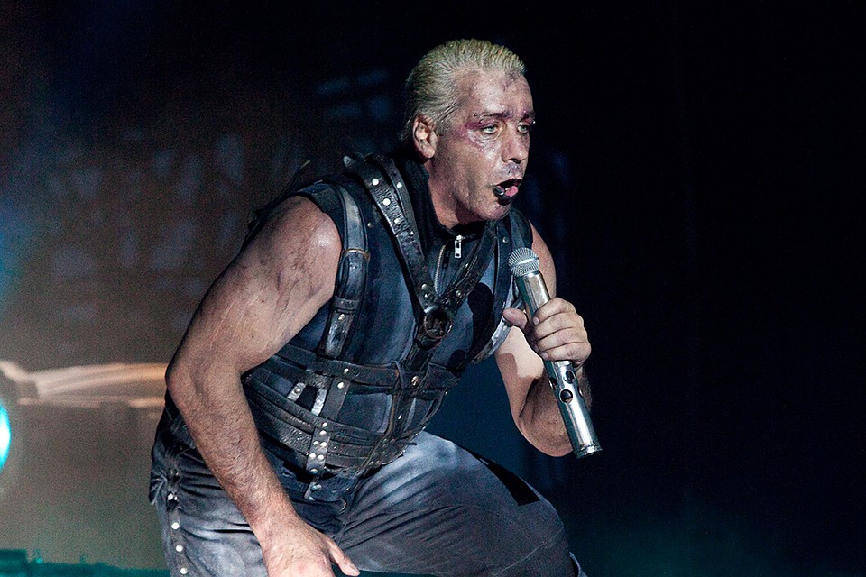 Андрей добавил в свои видеозаписи клип скандальной немецкой группы Rammstein на песню Pussy.