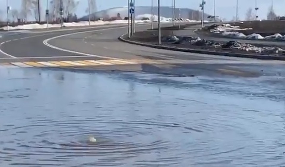Вода все ближе подбирается к самарскому стадиону
