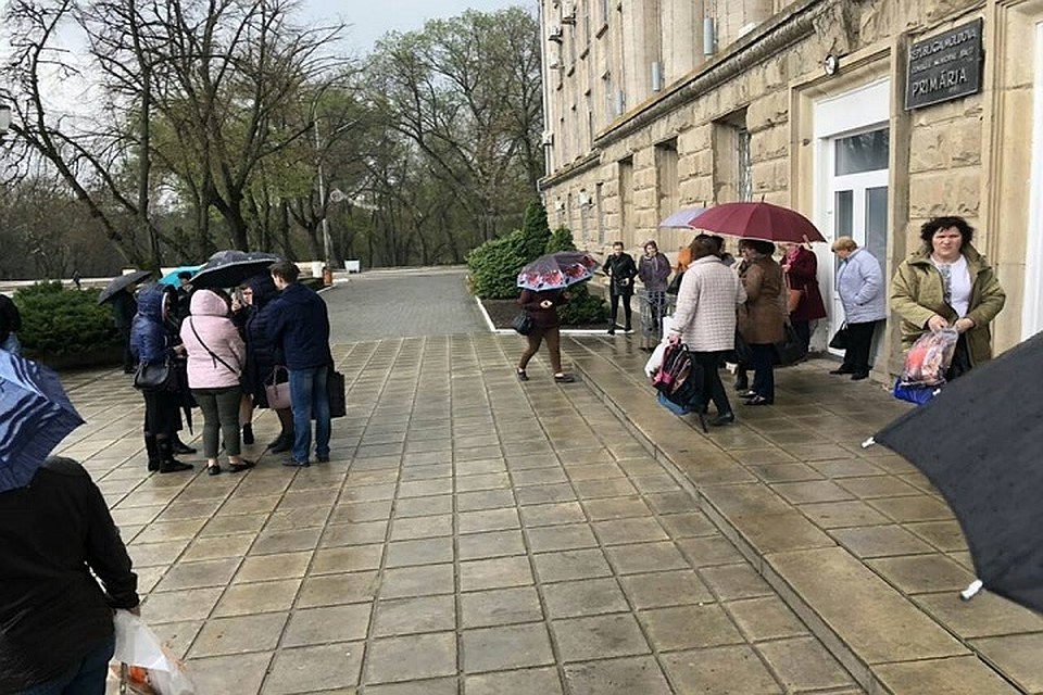 Всех сотрудников пришлось эвакуировать (Фото: соцсети).