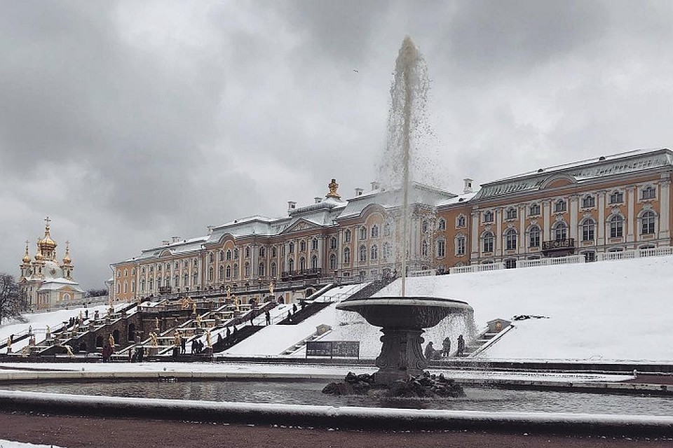 В Петергофе включили фонтаны. Для проверки. Фото: instagram.com/maximtomchin