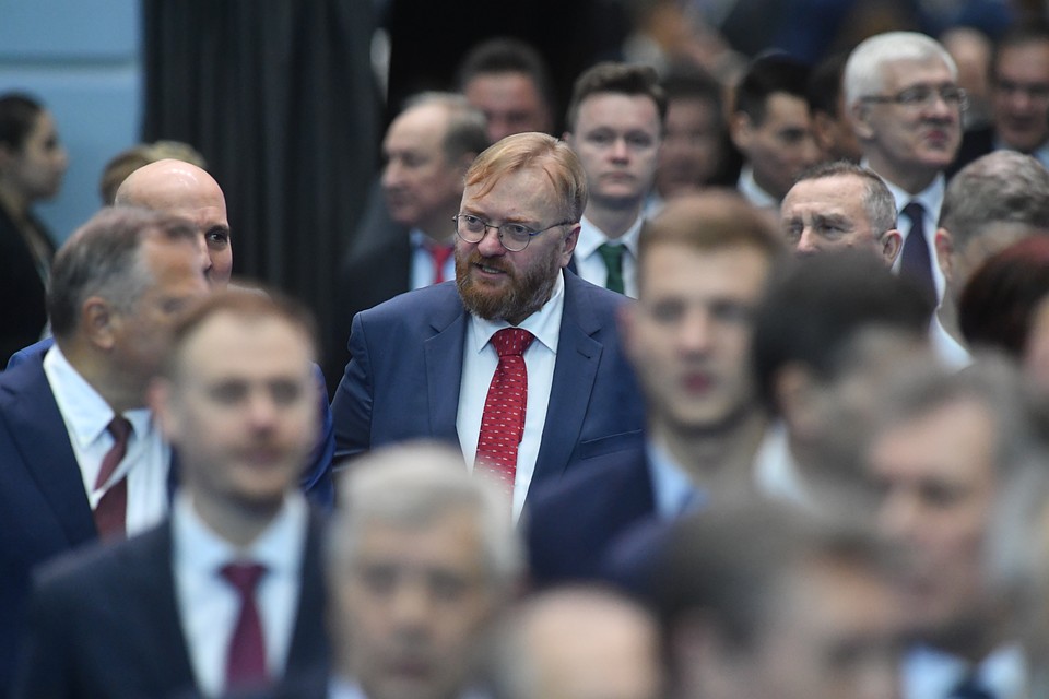 По словам парламентария, при перевозке машину попортили, а за возвращение авто стали требовать взятку
