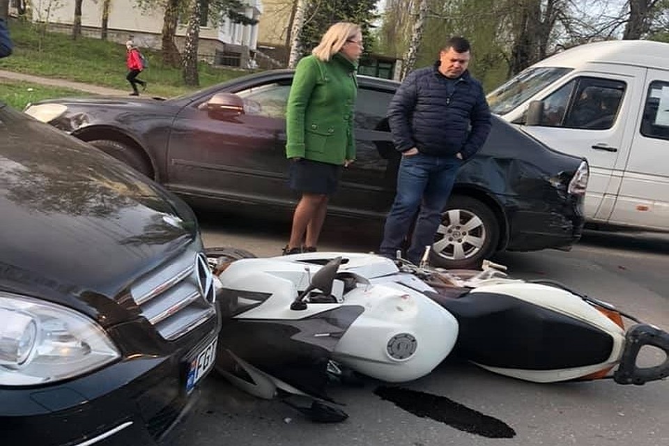 Мужчина, управлюящий мотоциклом госпитализирован