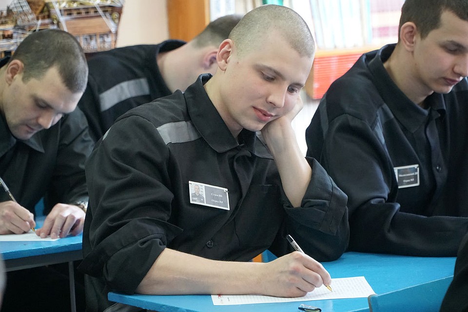 25-летний Владислав Сухин, который отбывает наказание в барнаульском ЛИУ-1